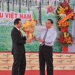 “CB CNVC - LĐ ngành cao su VN  phải biết tự hào và trân trọng những di sản  do các thế hệ cha anh tạ...