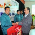 Mang Tết đến sớm với CNLĐ nghèo