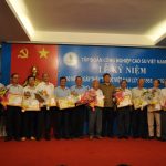 Trao Kỷ niệm chương Cao su VN cho 14 cán bộ lão thành y tế