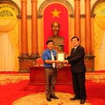 Nơi khó, có thanh niên