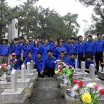 Đoàn TN Cao su Quảng Trị tham gia chương trình “Hoa dâng mộ liệt sỹ”