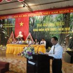Cầm bút để cám ơn cây cao su