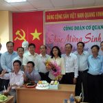 Ba cây chụm lại nên hòn núi cao
