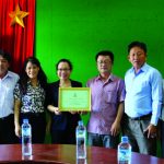 Công đoàn CSVN tặng quà công nhân tại Lào, Campuchia