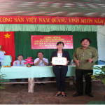 Lãnh đạo Công đoàn CSVN thăm, tặng quà động viên công nhân