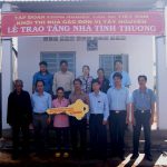 Trao nhà tình thương cho công nhân Cao su Chư Prông
