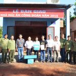 Cao su Lộc Ninh: Trao 2 nhà “Mái ấm Công đoàn”