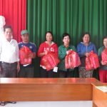 Cao su Bình Thuận trao 20 phần quà cho công nhân nghèo dịp Tết