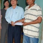 Công đoàn CSVN tặng 10 triệu đồng cho công nhân bị tai nạn