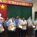 Tặng quà cho 20 công nhân Geru Star