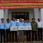 Trao tặng 3 giàn điện năng lượng mặt trời cho Cao su Chư Prông