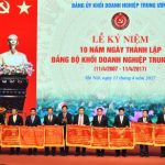 Đảng bộ VRG nhận 2 Cờ thi đua xuất sắc của Đảng bộ Khối DNTW
