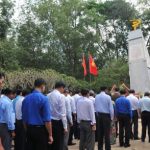 Xúc cảm trước tượng đài Phú Riềng Đỏ