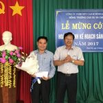 Cao su Bình Long khen thưởng 2 nông trường hoàn thành kế hoạch