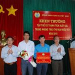 Công đoàn trao thưởng thi đua nước rút tại Tây Nguyên