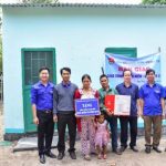 Tặng nhà nhân ái cho công nhân Nông trường Ya Chim