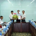 Trao sổ hưu cho ông Hứa Ngọc Hiệp