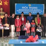 Cao su Sơn La tặng quà, áo ấm cho công nhân khó khăn