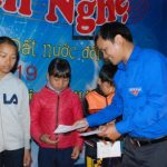 Đoàn Thanh niên Cao su Chư Păh: Tặng 30 suất quà cho trẻ em nghèo