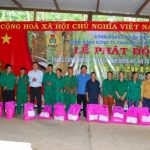Cao su Chư Mom Ray hỗ trợ 3,2 tấn gạo cho công nhân mới