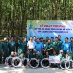 Cao su Đồng Phú: Khen thưởng 2 tập thể tổ về trước kế hoạch 45 ngày