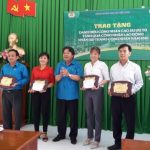 Công đoàn Cao su VN tặng quà công nhân khó khăn
