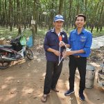 Trao tặng dụng cụ “Sang chiết hóa chất cầm tay cho công nhân”