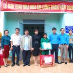 Cụm thi đua số 2: Trao tặng nhà “Mái ấm Công đoàn”