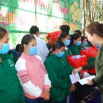 Nhất Hưng Group: Tặng 400 suất quà cho công nhân Cao su Kon Tum