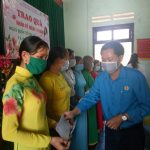 Công đoàn Cao su Sa Thầy chăm lo phụ nữ khó khăn