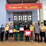 Cao su Chư Păh trao nhà tình thương cho công nhân khó khăn