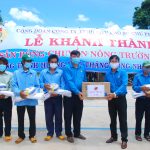 Công đoàn Cao su Chư Prông: Bàn giao 2 sân bóng chuyền cho nông trường vùng biên