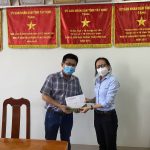 Cao su Tây Ninh hỗ trợ kinh phí cho lực lượng y tế địa phương
