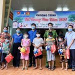 Cao su Bình Long trao 7.200 bánh trung thu cho các cháu thiếu nhi