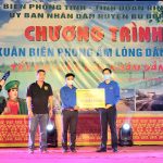 Đoàn Thanh niên VRG tặng quà Xuân biên giới