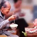 Về già phải nai lưng nuôi cháu!