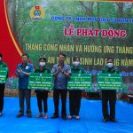 Cao su Kon Tum trao tặng nhiều phần quà ý nghĩa cho công nhân khó khăn