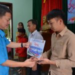 Cao su Sa Thầy trao 128 suất quà cho công nhân khó khăn