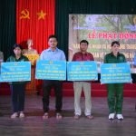 Nhiều phần quà ý nghĩa đến tay người lao động trong Lễ phát động “Tháng công nhân”