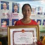 Chị Ngô Thị Hồng – Công nhân khai thác Nông trường An Lộc, TCT Cao su Đồng Nai: Tấm gương điển hình ...