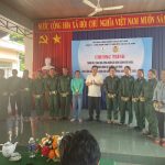 Cao su Lộc Ninh thăm hỏi, tặng quà công nhân khó khăn
